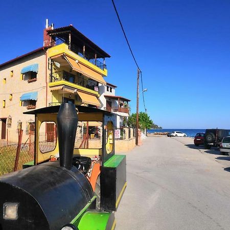 Comfortable Apartment Near The Central Beach Nea Skioni Exteriör bild